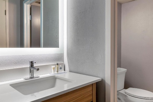 Comfort Inn Hyannis - Cape Cod image 7